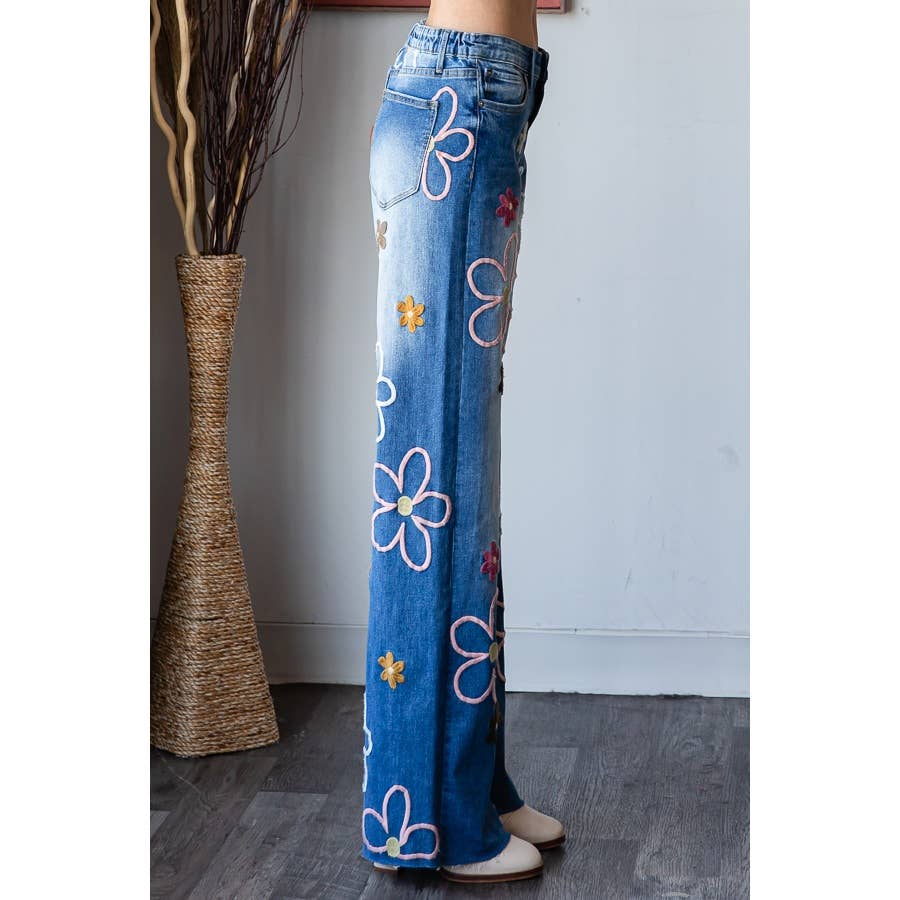 MULTICOLOR FLOWER EMBROIDERED WASHED DENIM JEANS Oli&Hali