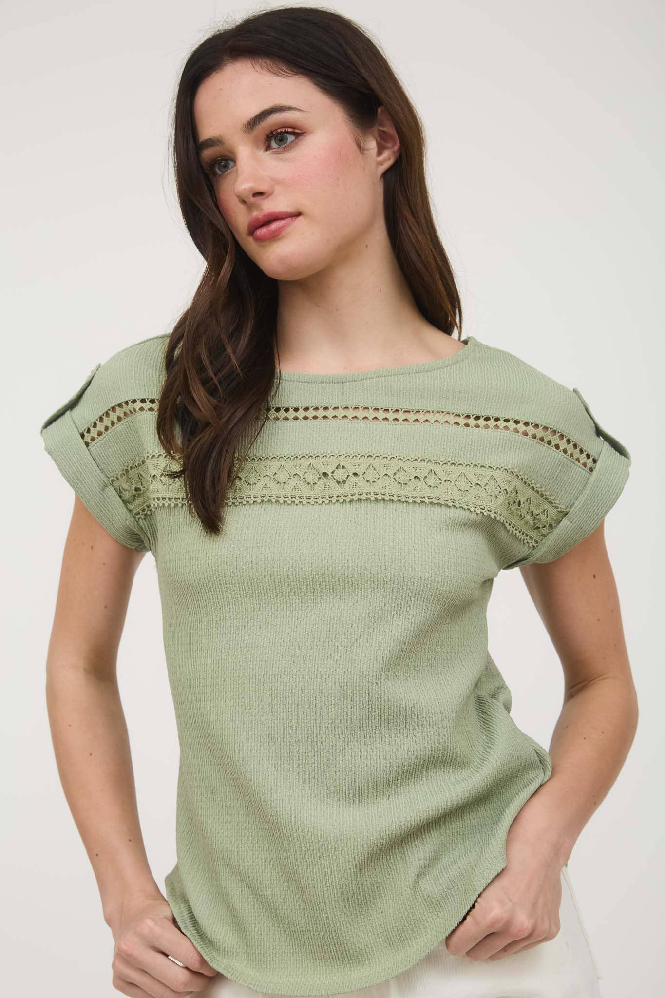 SHORT TAB SLEEVE LACE TRIM CRINKLE KNIT BLOUSE