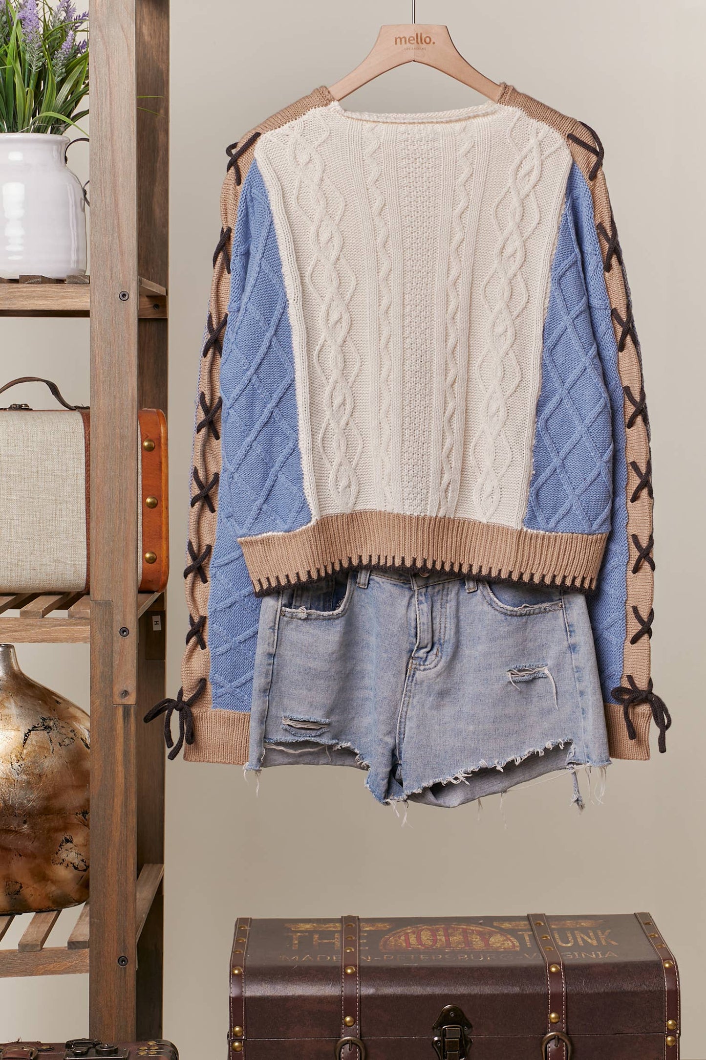 Color Block Sweater with Laced Sleeves Mello.