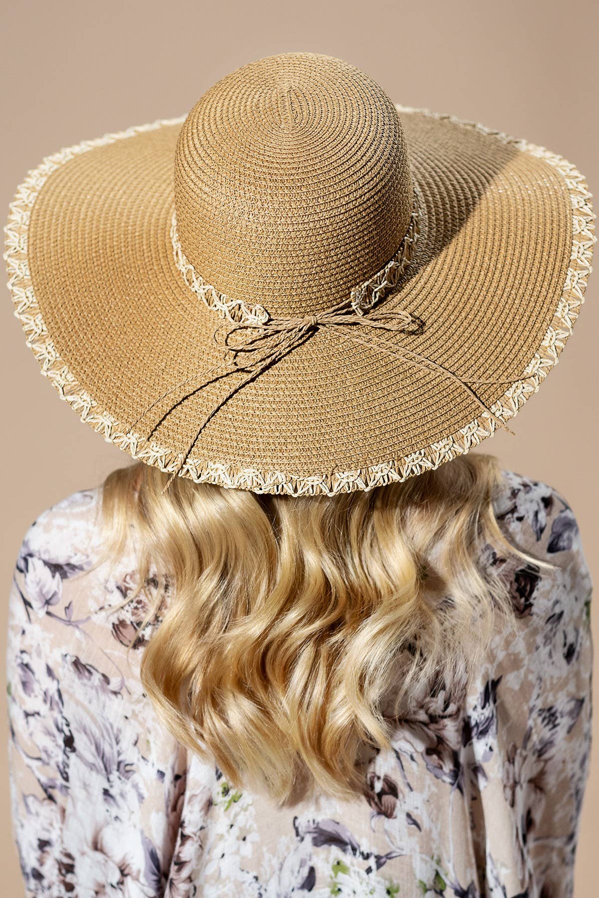 Edge Detail Wide Brim Floppy Straw Hat
