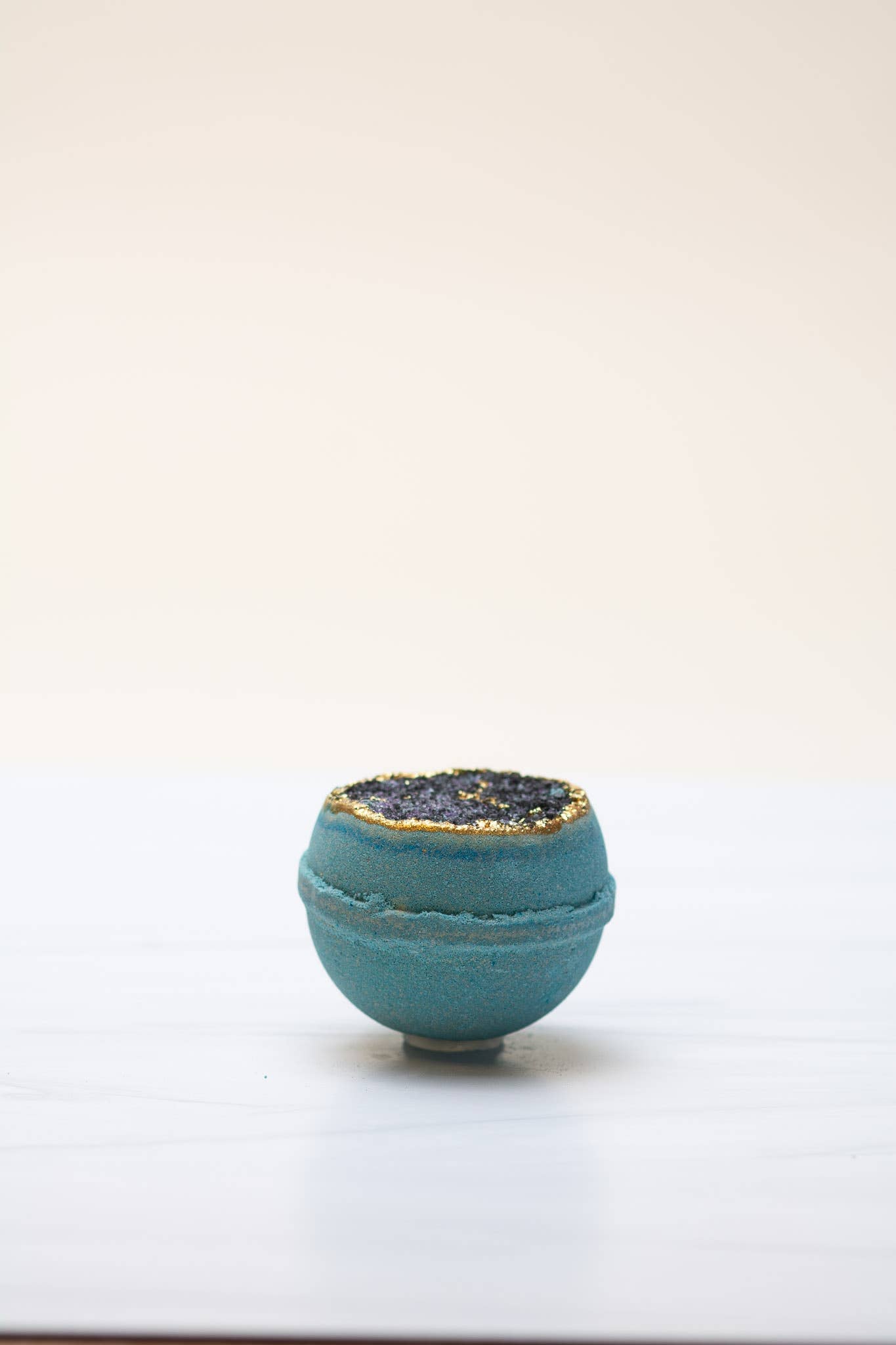 Obsidian Geode Crystal Bath Bomb – Black + Gold Latika Beauty