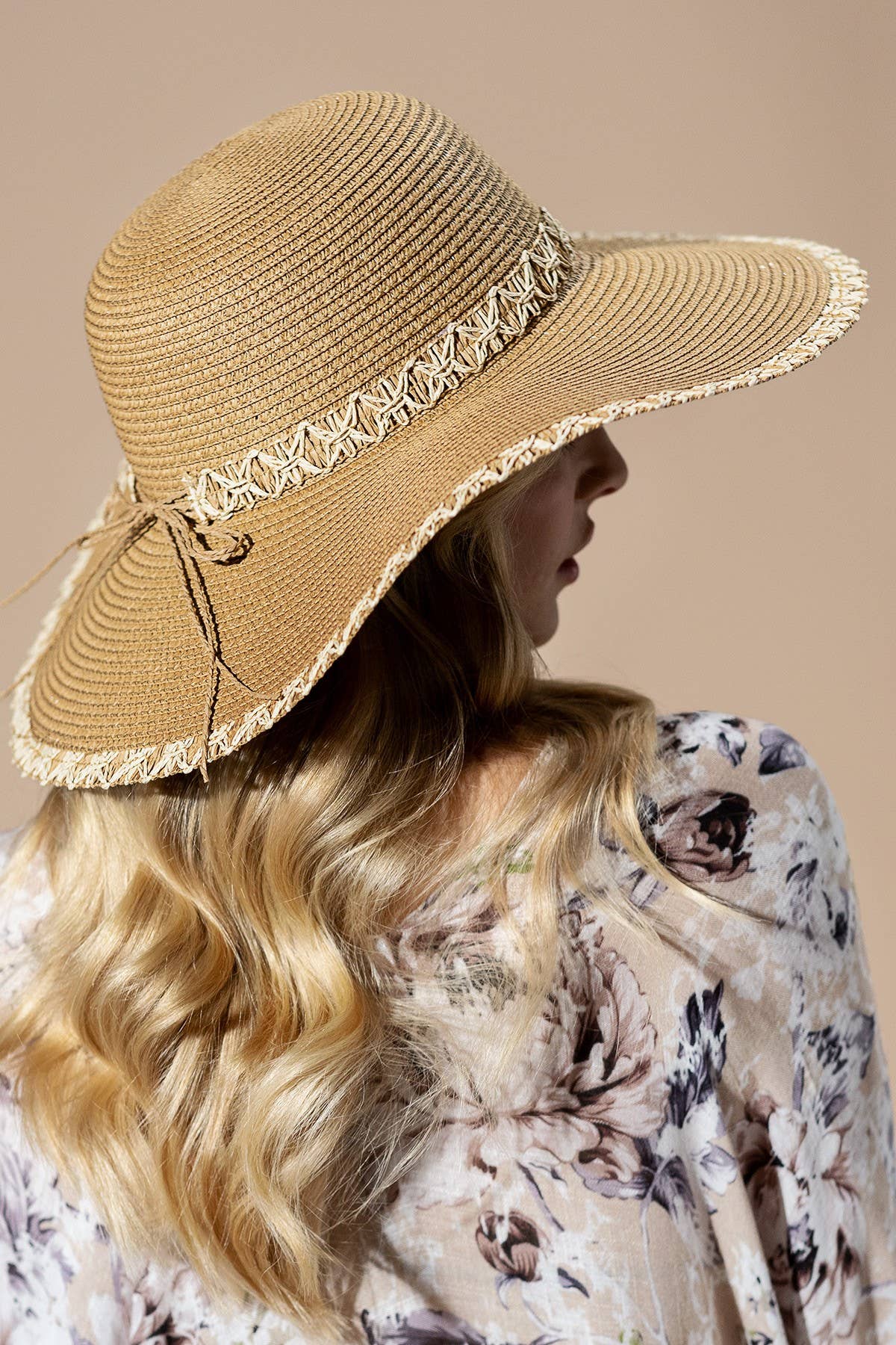 Edge Detail Wide Brim Floppy Straw Hat