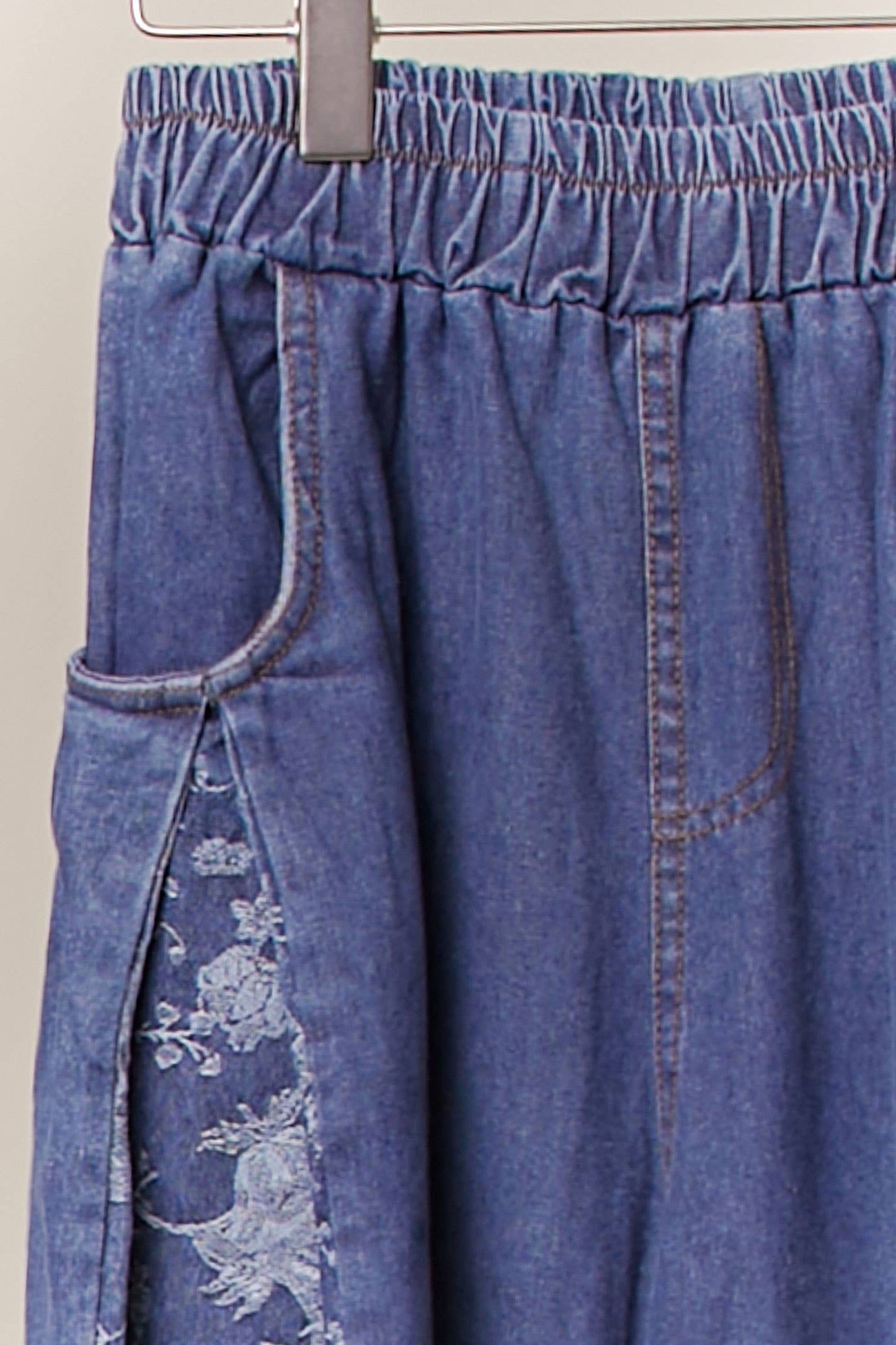 Side Floral Wide-Leg Jeans Pants Mello.