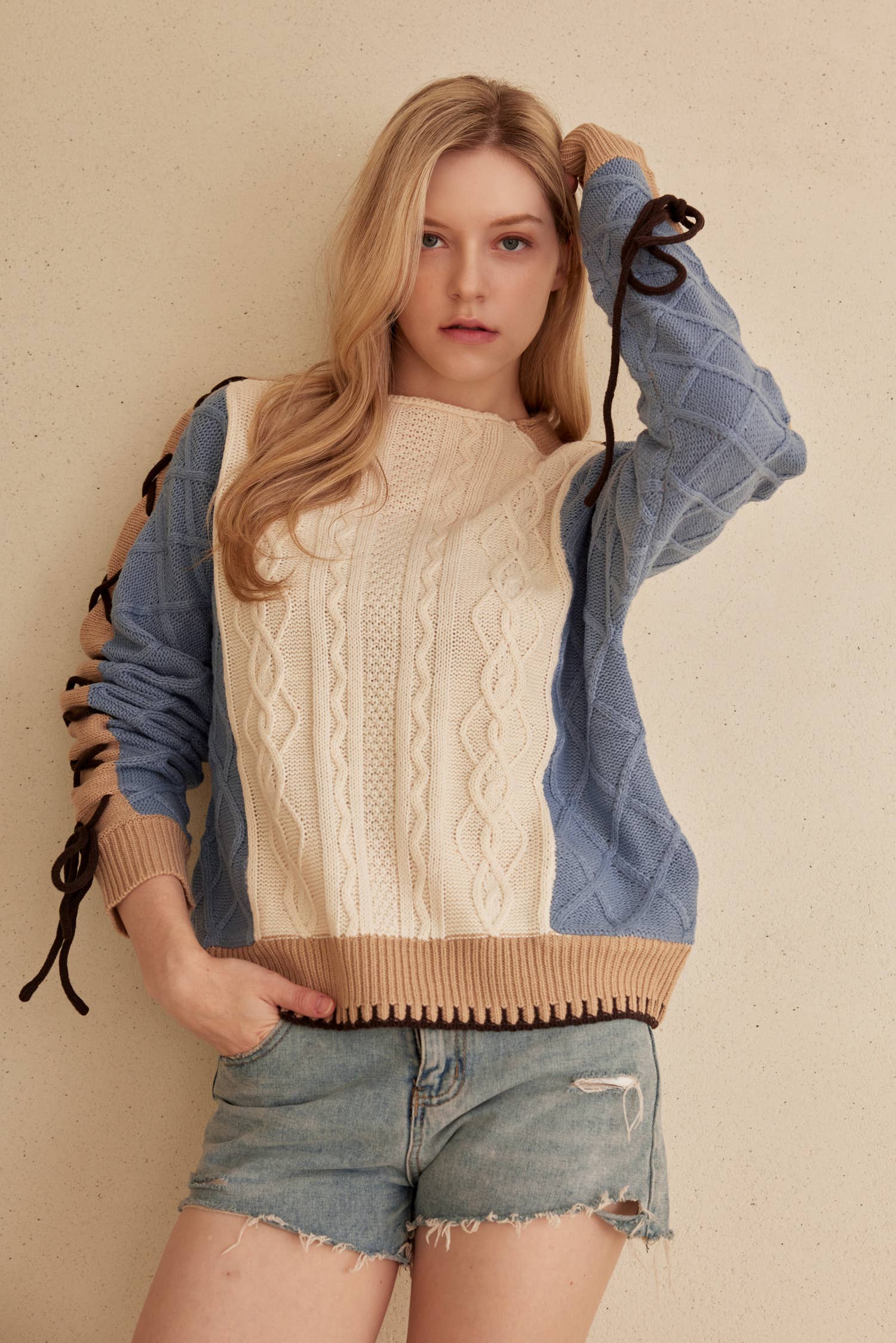 Color Block Sweater with Laced Sleeves Mello.