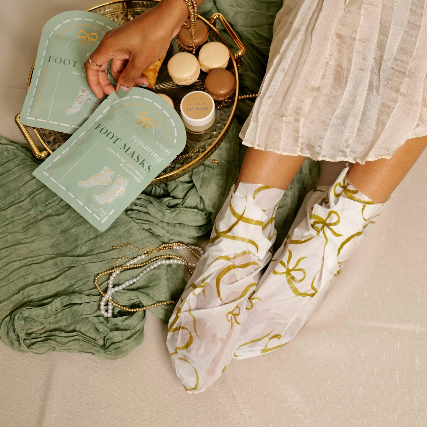 Christmas Holiday Foot Mask with Palo Santo & Peppermint 2ct - 926 West