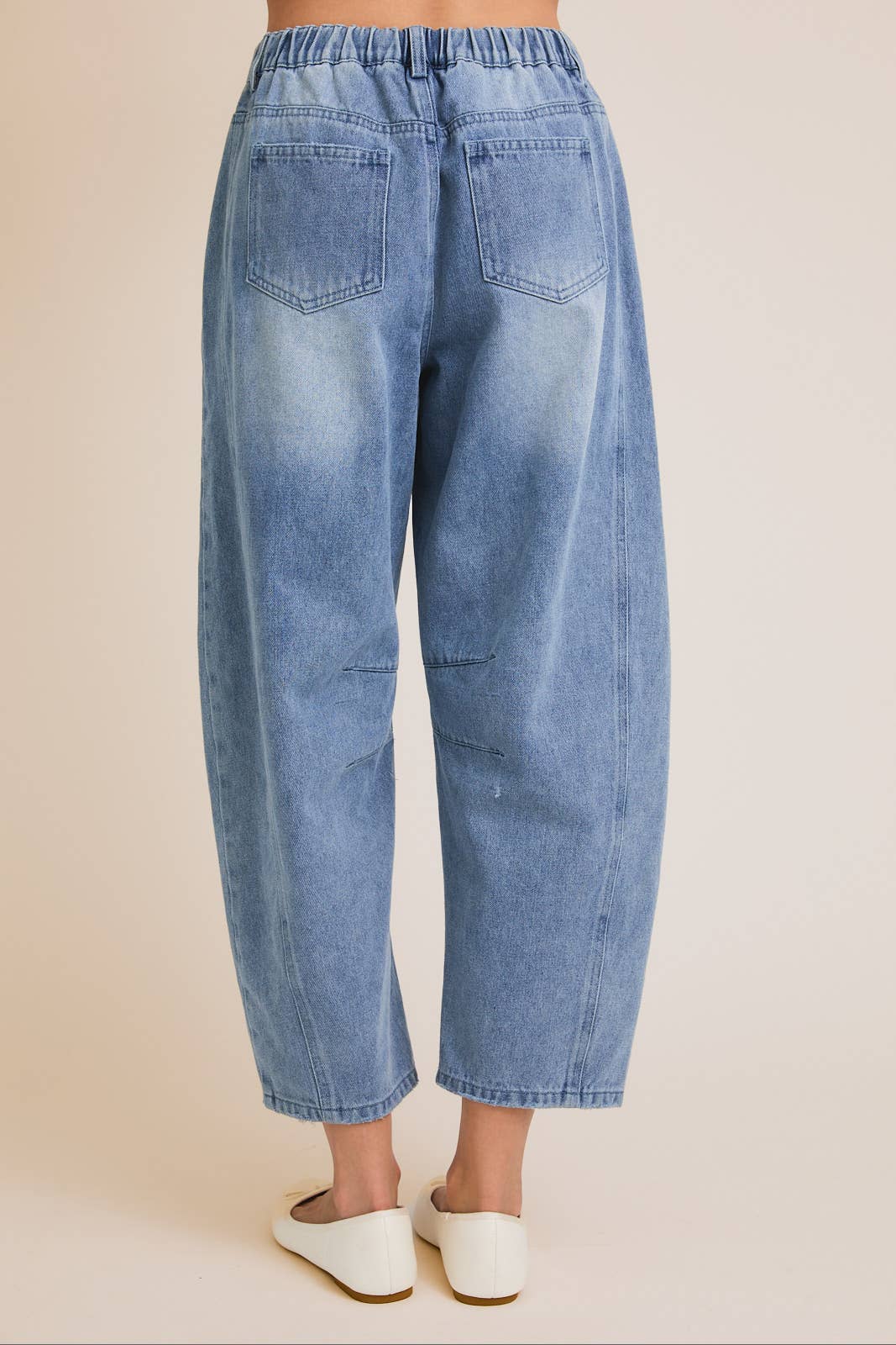 DISTRESSED BARREL JEANS