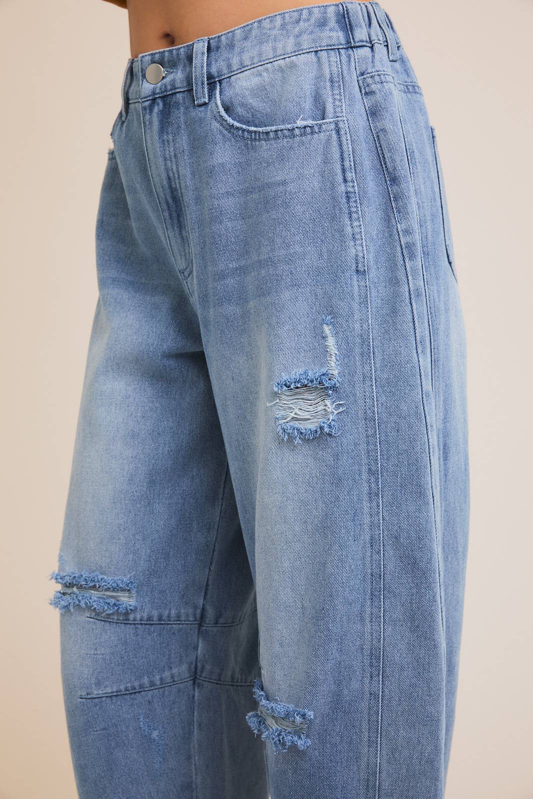 DISTRESSED BARREL JEANS