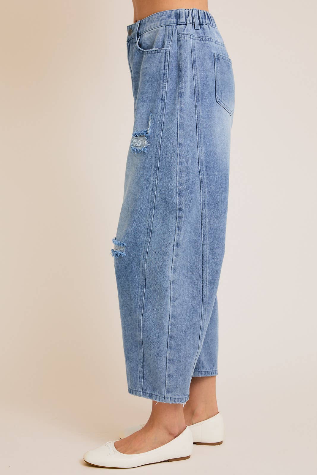 DISTRESSED BARREL JEANS