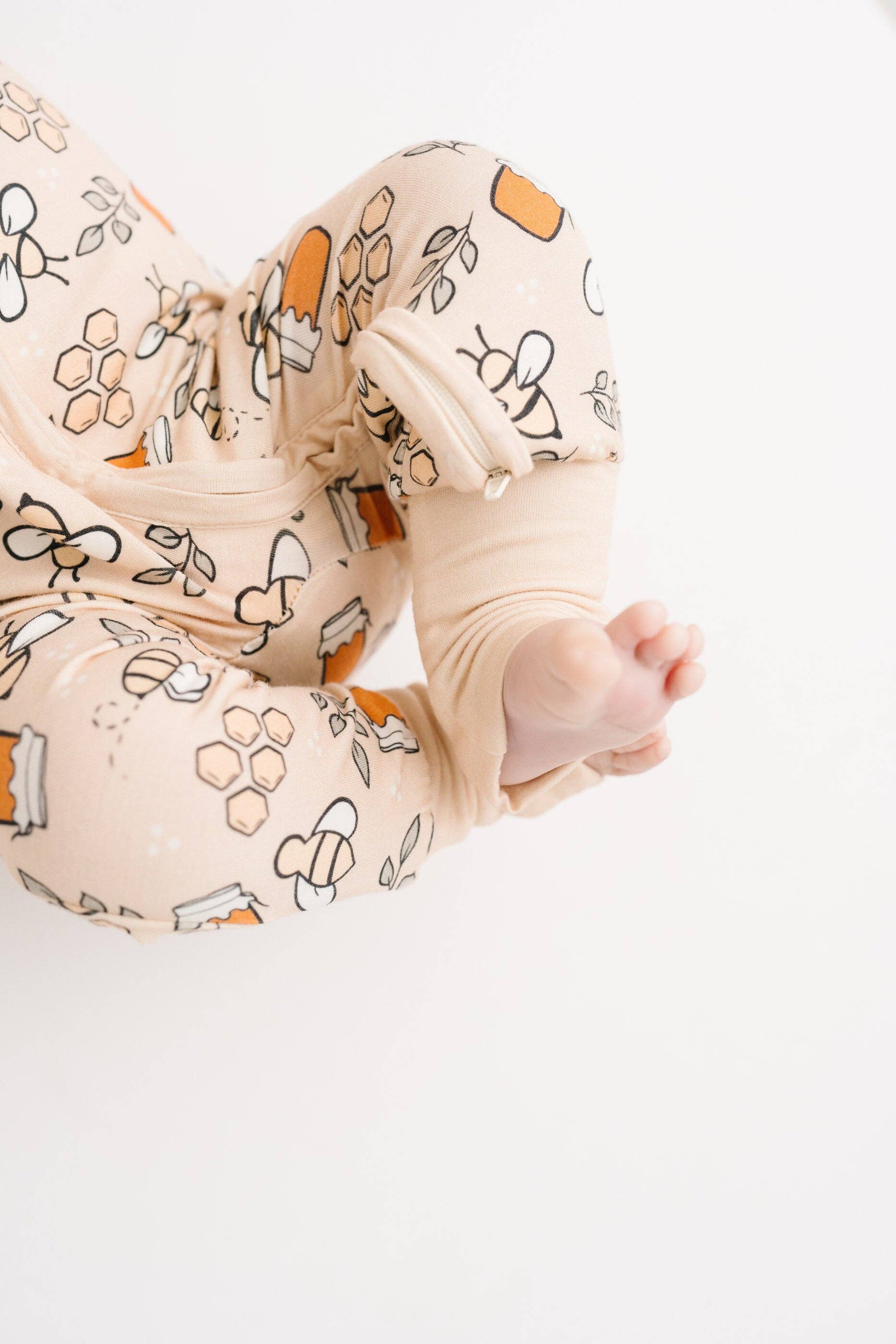 Honey Bees Bamboo Sleeper Emerson+Ivory